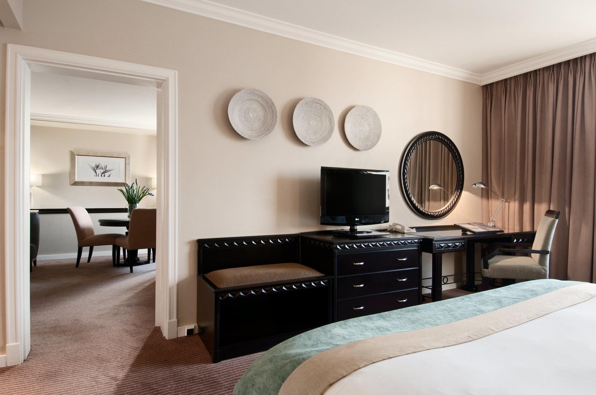 Nh Johannesburg Sandton Экстерьер фото A suite at the InterContinental London Park Lane