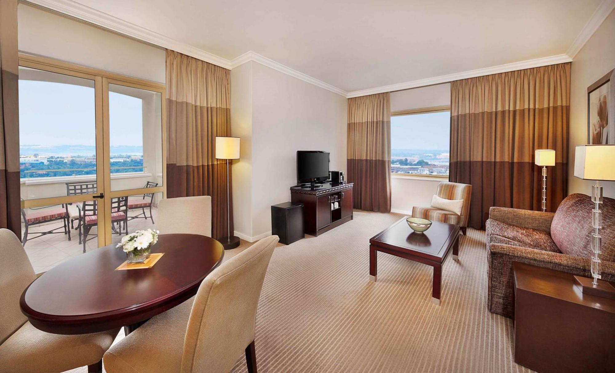 Nh Johannesburg Sandton Экстерьер фото A suite at the hotel