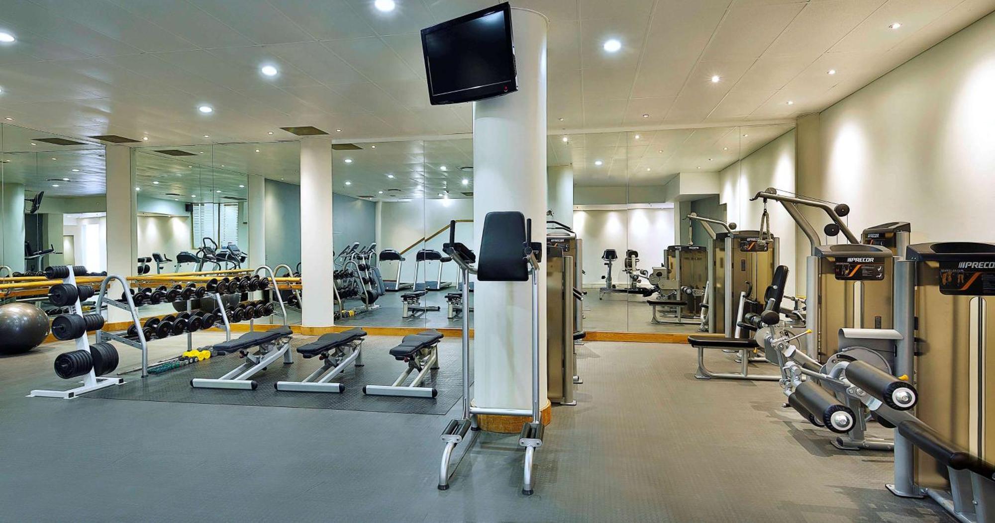 Nh Johannesburg Sandton Экстерьер фото The gym at the hotel